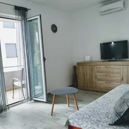Mativa Lägenhet Makarska